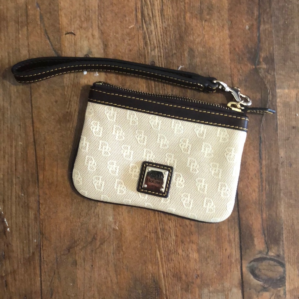 Dooney & bourke wristlet
